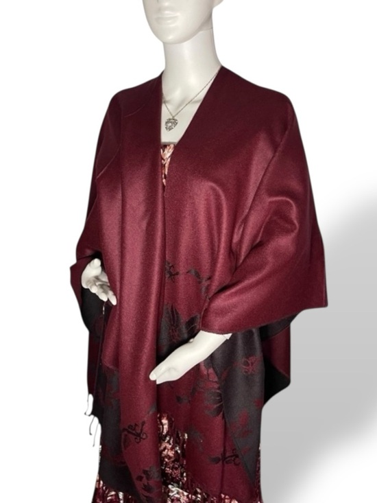 Accessories - EUC! Reversible Burgundy Wine and plum Black Floral Accent Cape with Fringe